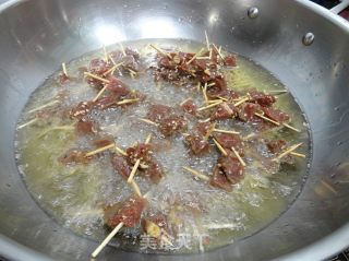 孜然黑椒牙签牛肉的做法步骤：9