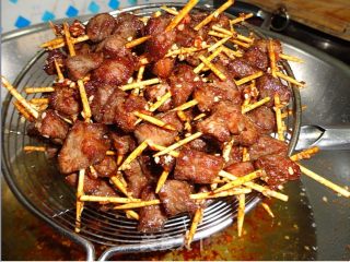 孜然黑椒牙签牛肉的做法步骤：11