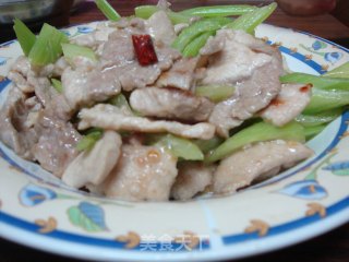 芹菜炒肉片的做法步骤：7