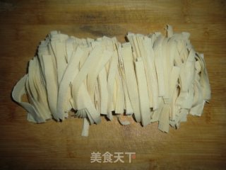 尖椒豆皮的做法步骤：1