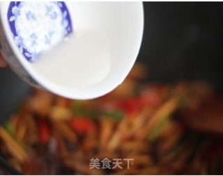 抵御春天的寒流，超级下饭菜——干锅茶树菇的做法步骤：11