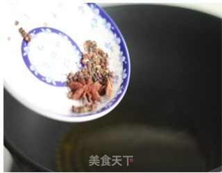 绝对让嗜肉一族也爱上的下酒小素菜——麻香干煸豆干的做法步骤：2