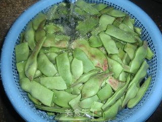 排骨炖油豆的做法步骤：2