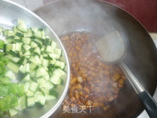儿时的最爱------酱烧三丁的做法步骤：11