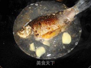 木瓜腰豆鲫鱼汤的做法步骤：5