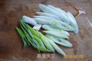 大葱伴酱爆牛柳的做法步骤：2