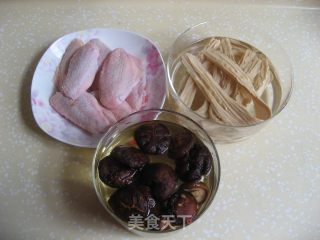 腐竹香菇炖翅中的做法步骤：1
