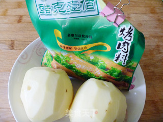 【DIY土豆新吃法】奥尔良土豆片的做法步骤：1
