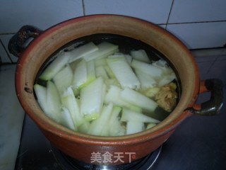 夏日餐前汤--冬瓜薏米龙骨汤的做法步骤：3