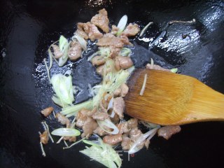春笋黄瓜炒肉的做法步骤：4