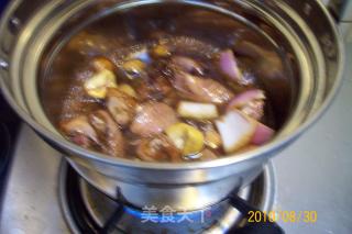 臭咸方圆蒸显鲜 七夕满月映翡翠 五香栗子鸡翅煲 “免火再煮一锅焖”的做法步骤：14