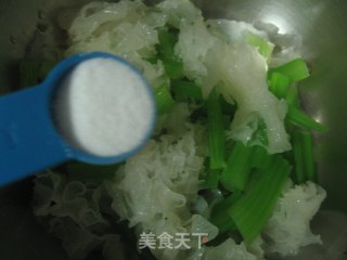 腰果雪耳西芹的做法步骤：4