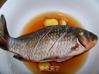 心蓝手制私房菜【秘制酸辣鲫鱼】——为龙套选手喝彩的做法步骤：3