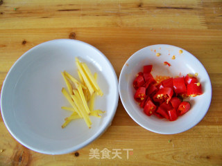 心蓝手制私房菜【秘制酸辣鲫鱼】——为龙套选手喝彩的做法步骤：4