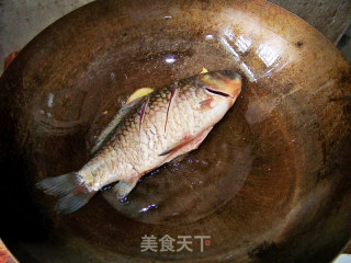 心蓝手制私房菜【秘制酸辣鲫鱼】——为龙套选手喝彩的做法步骤：5