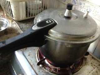 茶树菇龙骨汤的做法步骤：5