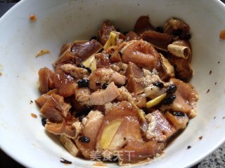 五花肉蒸咸鱼的做法步骤：3