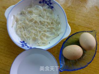 大赠送：银鱼干蛋羹配送牛油盐焗饭的做法步骤：3