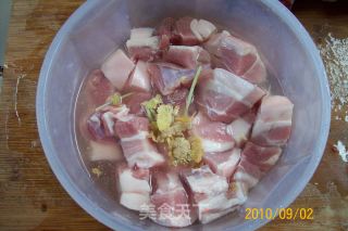 葱姜茭白蒸鳗香 五香红焖五花肉 “免火再煮一锅焖”的做法步骤：5