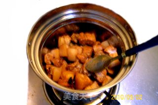 葱姜茭白蒸鳗香 五香红焖五花肉 “免火再煮一锅焖”的做法步骤：9
