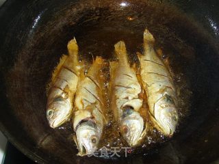 香酥黄花鱼~（我爱夏天冬天）的做法步骤：3