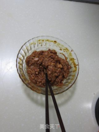 美味锅贴的做法步骤：1