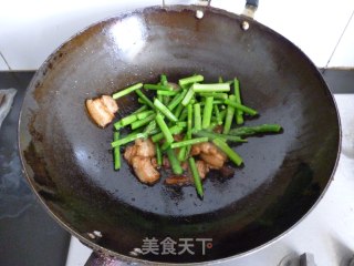 五花肉炒芦笋的做法步骤：6