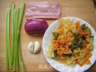 培根蝴蝶面的做法步骤：1