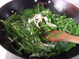 韭菜炒千张的做法步骤：2