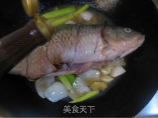 红烧鲤鱼的做法步骤：5