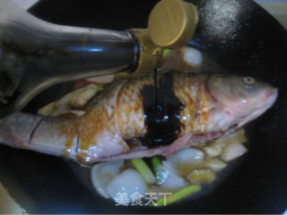 红烧鲤鱼的做法步骤：6