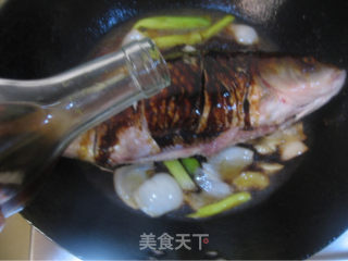 红烧鲤鱼的做法步骤：7