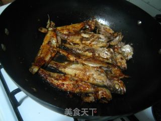 两招提升红烧小黄鱼的完整度和鲜美度--完整鲜美的红烧小黄鱼的做法步骤：10