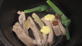 韩式排骨土豆酱汤的做法步骤：3