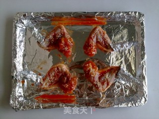 蜜汁烤鸡翅的做法步骤：2