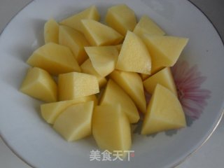 土豆排骨汤的做法步骤：2