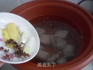 土豆排骨汤的做法步骤：6
