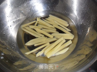 炸薯条的做法步骤：4