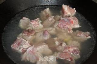 糖醋排骨的做法步骤：2