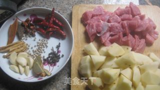 土豆烧牛肉的做法步骤：1