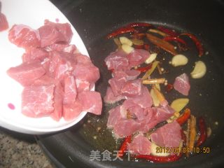 土豆烧牛肉的做法步骤：3