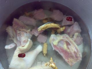 花旗参田七煲鸡汤的做法步骤：2