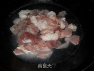 甜面酱烧肉的做法步骤：1