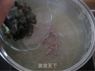 皮蛋瘦肉粥的做法步骤：16