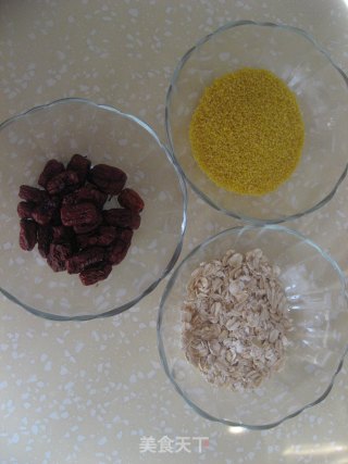 红枣小米燕麦粥的做法步骤：1