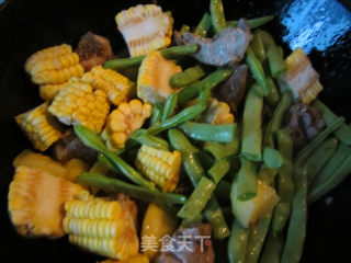 大丰收（排骨炖土豆玉米豆角）的做法步骤：8