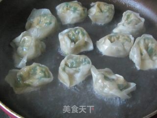 煎馄饨（豆皮韭菜虾皮馅儿）的做法步骤：17