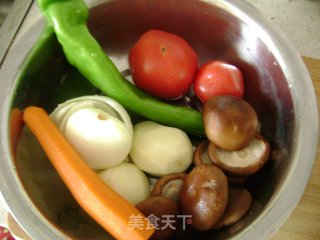 一个人的晚餐---番茄咖喱鸡的做法步骤：1