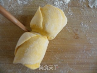 黄玫瑰馒头的做法步骤：8