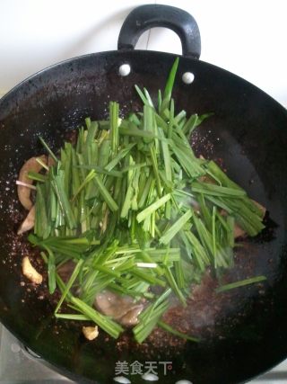 韭菜炒猪肝的做法步骤：5
